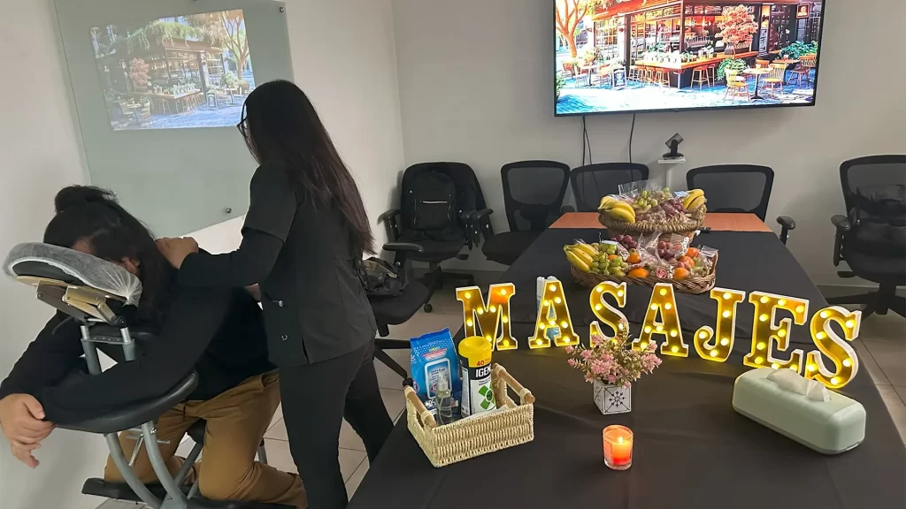 Masaje de Relajación en Silla Ergonómica <img src="https://activabienestar.cl/wp-content/uploads/2025/08/Valtek.webp"  width="100" height="70" align="center"/>